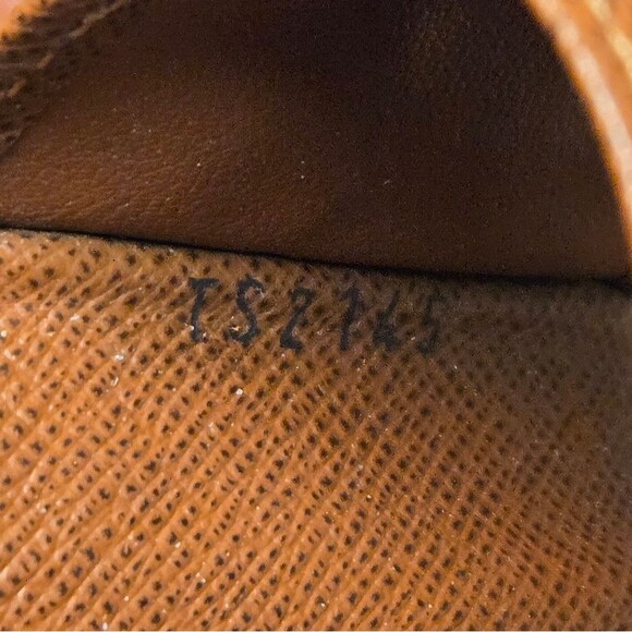 Louis Vuitton Monogram 6 Key holder - Picture 15 of 16